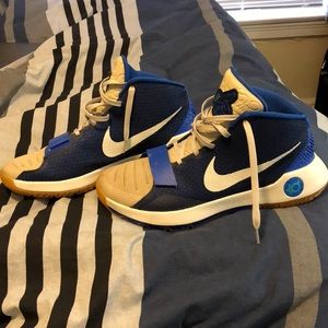 Men’s Nike KD V III basketball shoes